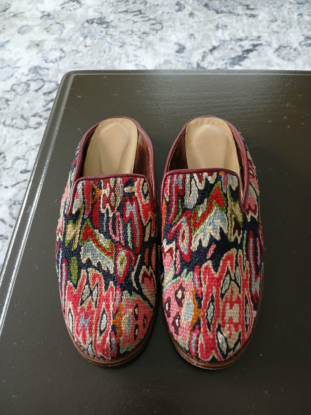 Embroidered Multicolor Slip-On Flats. 100% WOOL MATERIAL BEAUTIFUL